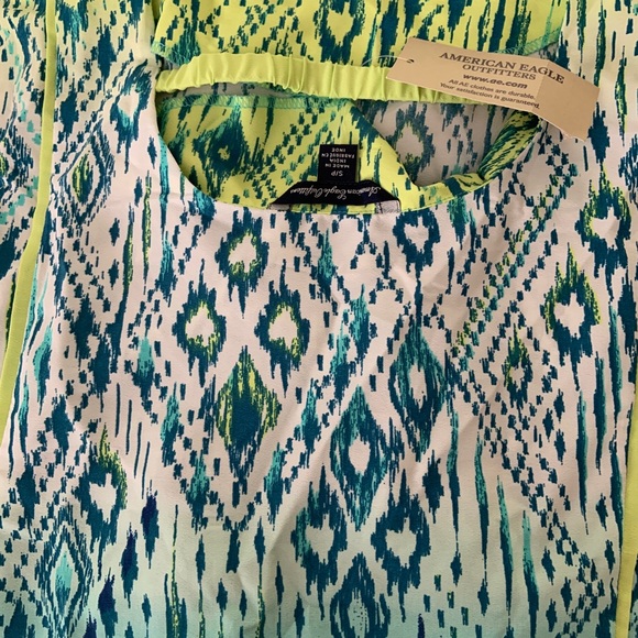 Women’s Top - Picture 2 of 3